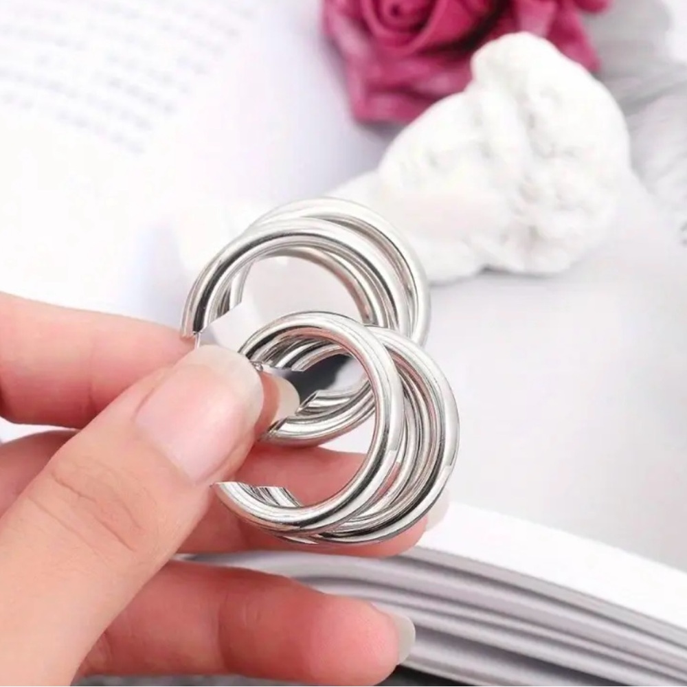 ❤️ Silver Retro Circular Tube Earrings - Picture 3 of 9